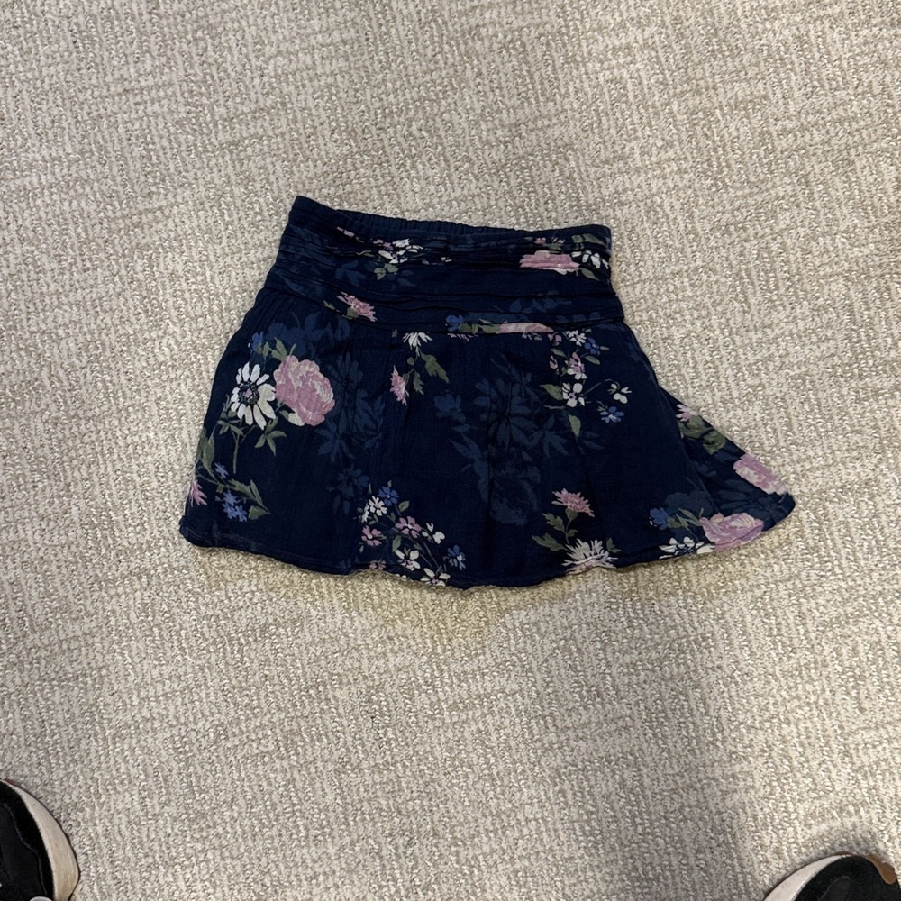 abercrombie kids Navy Floral Skort with Pink & White Blossoms. Size 5/6.